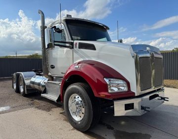 2017 Kenworth T880 Daycab 163016