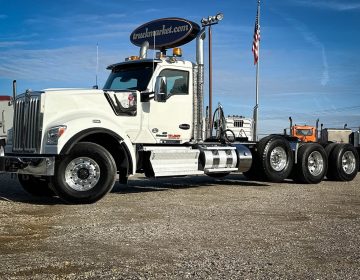 2020 Kenworth W990 Tri Axle Daycab 386195