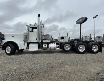 2016 Peterbilt 389 Tri Axle Daycab 315399dc